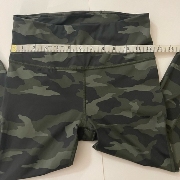 ATHLETA Ultimate 7/8 Tight Camo size XS - Picture 9 of 13
